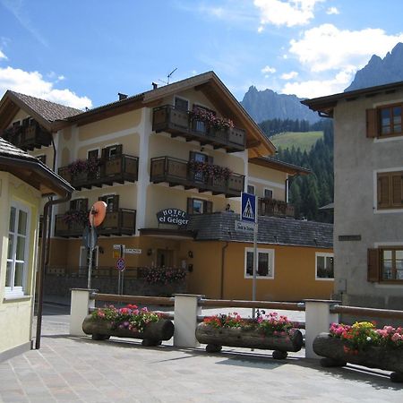 Hotel El Geiger Pozza di Fassa Exteriör bild