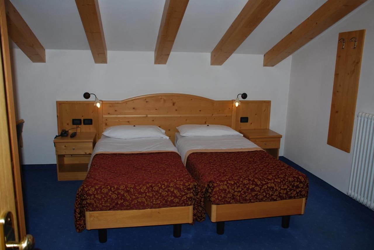 Hotel El Geiger Pozza di Fassa Rum bild