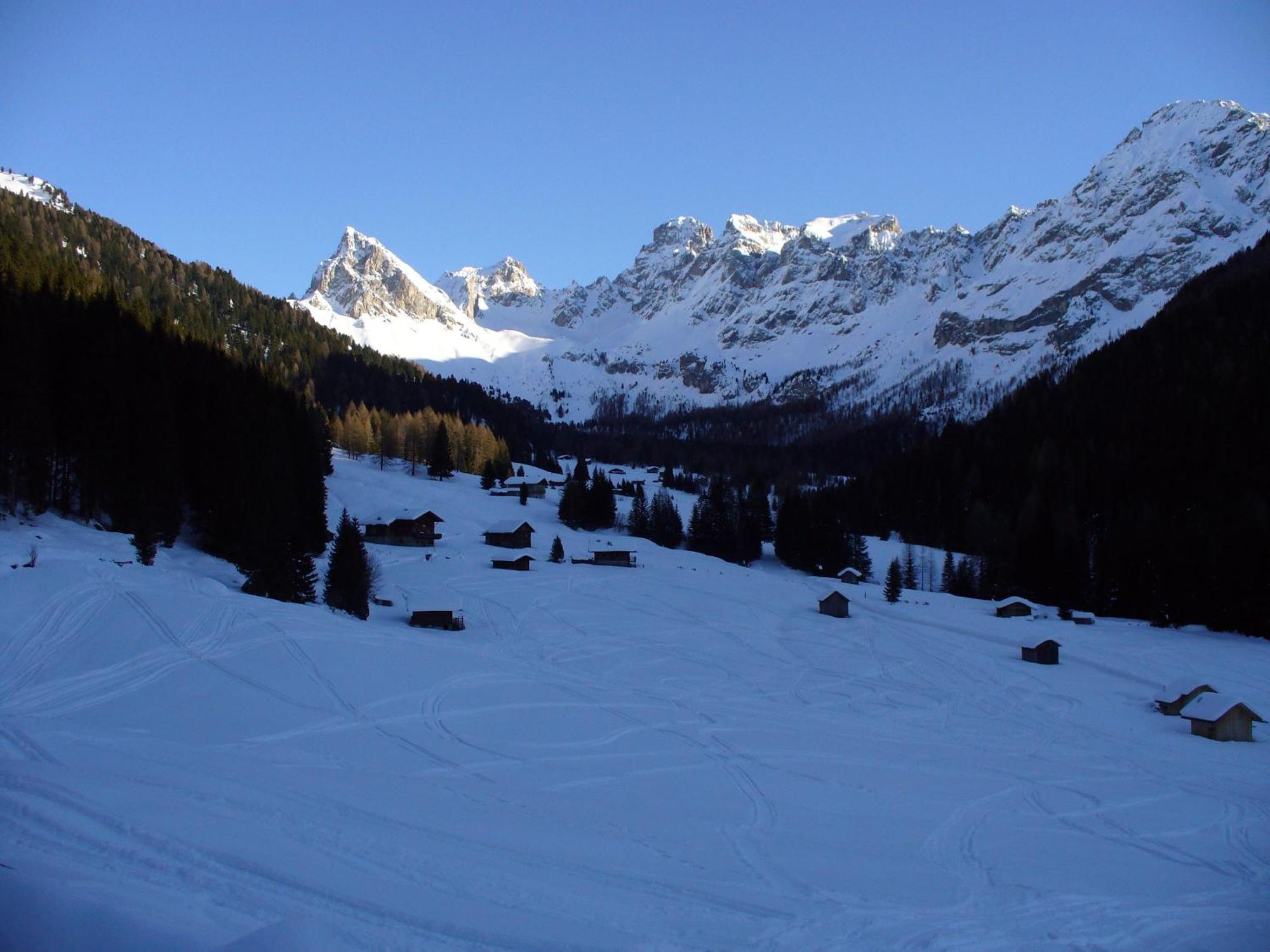 Hotel El Geiger Pozza di Fassa Exteriör bild