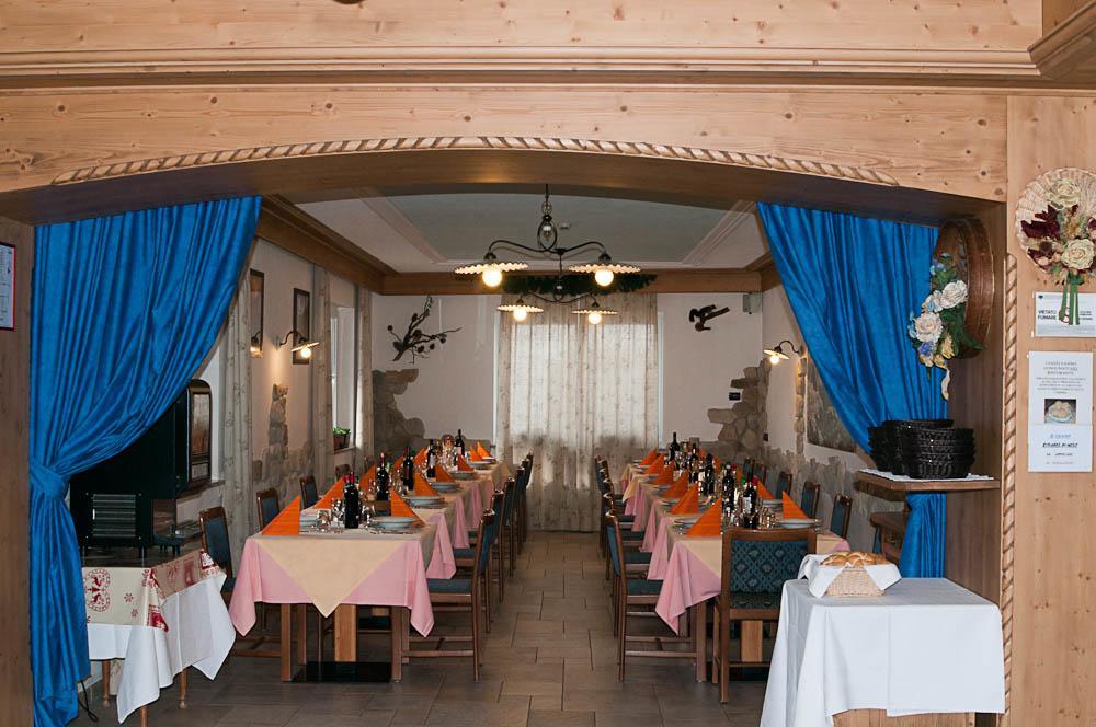 Hotel El Geiger Pozza di Fassa Exteriör bild